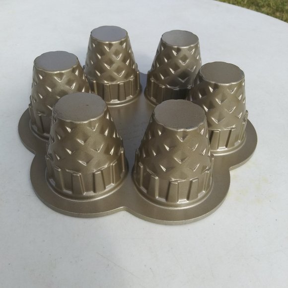 Nordic Ware Ice Cream Cone Cupcake Pan 4.5 Cups - Picture 5 of 7